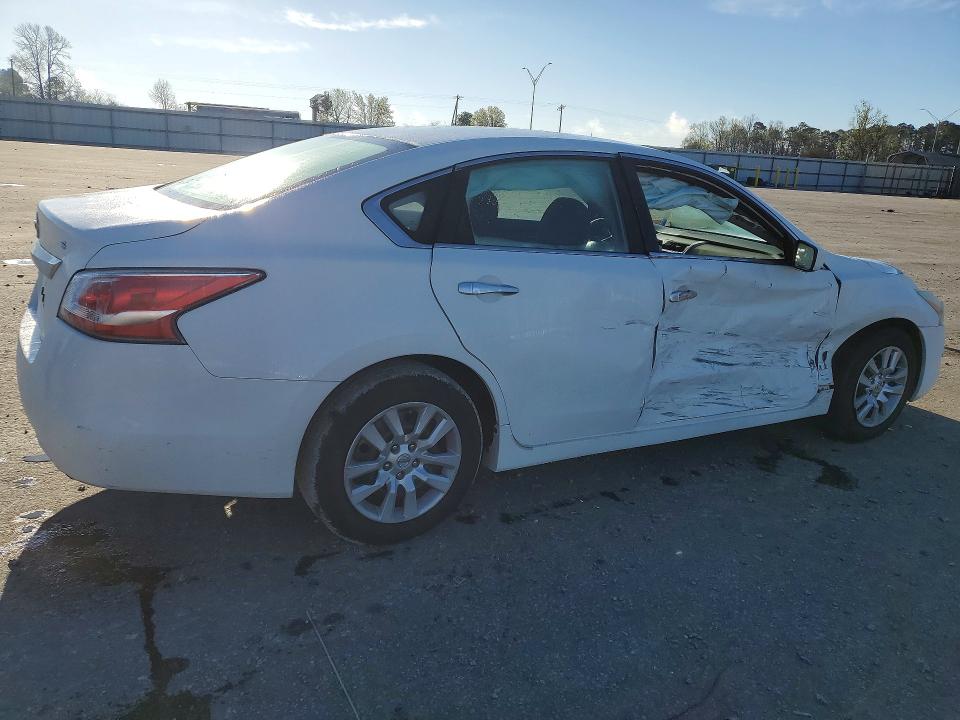 2015 Nissan Altima მანქანა იყიდება აუქციონზე, vin: 1N4AL3AP2FC253018, აუქციონის ნომერი: 46005336