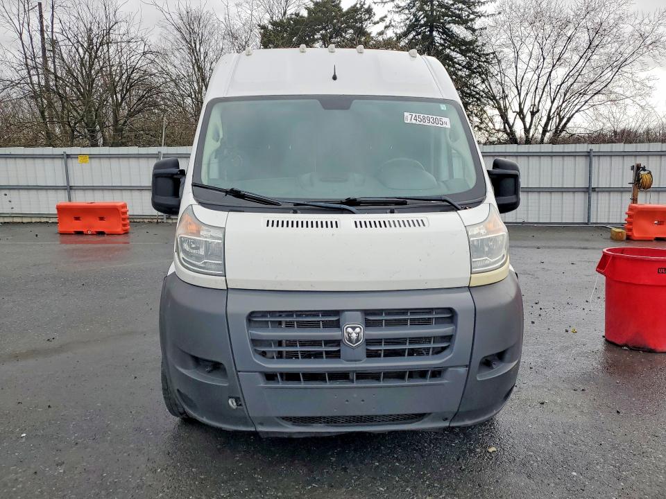 74589305 :رقم المزاد ، 3C6TRVCG1JE138977 vin ، 2018 Ram Promaster 2500 مزاد بيع