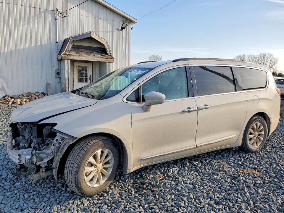 Продажа на аукционе авто 2017 Chrysler Pacifica, vin: 2C4RC1BG1HR608237, номер лота: 47895726
