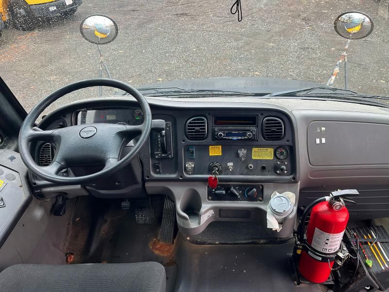 48529056 :رقم المزاد ، 4UZABRDU1FCGJ8501 vin ، 2015 Freightliner Chassis مزاد بيع