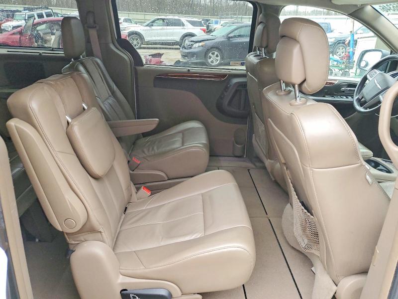 45756346 :رقم المزاد ، 2A4RR6DG1BR667329 vin ، 2011 Chrysler Town & Country مزاد بيع
