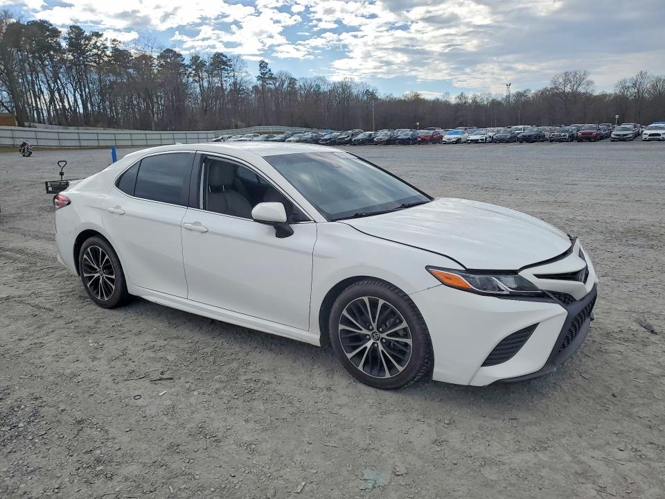 45607436 :رقم المزاد ، 4T1G11AK0LU324494 vin ، 2020 Toyota Camry مزاد بيع