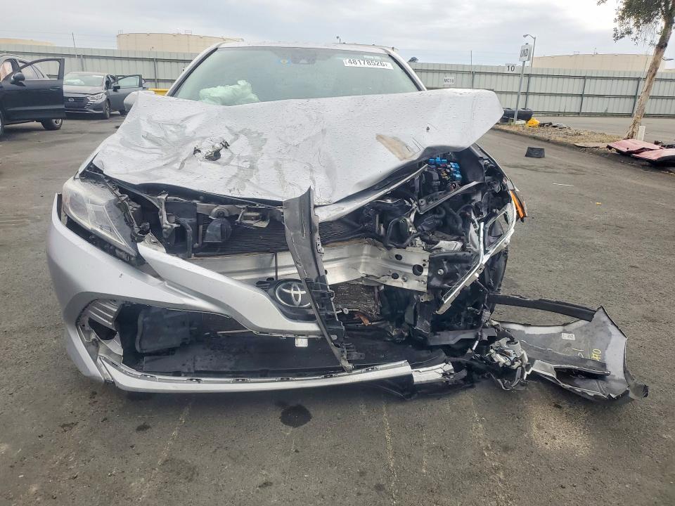 48178526 :رقم المزاد ، 4T1B11HK8KU829973 vin ، 2019 Toyota Camry مزاد بيع