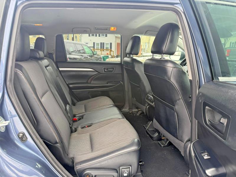 45568616 :رقم المزاد ، 5TDBZRFH5JS910676 vin ، 2018 Toyota Highlander مزاد بيع