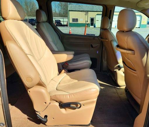 1998 Chrysler Town & Country მანქანა იყიდება აუქციონზე, vin: 1C4GP64L2WB557345, აუქციონის ნომერი: 45593296