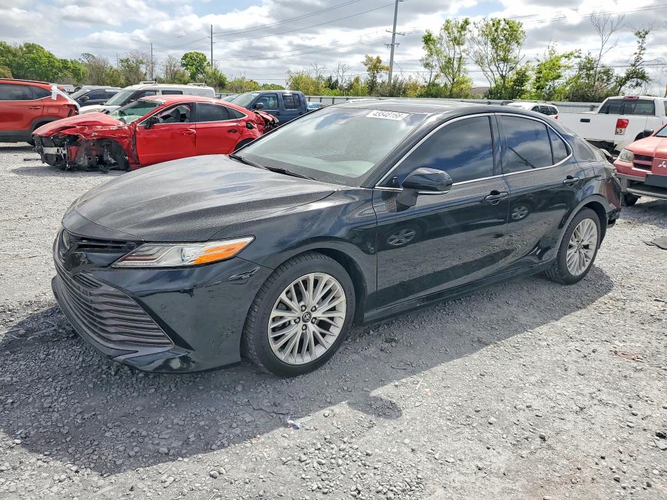 45548166 :رقم المزاد ، 4T1B11HK9JU034820 vin ، 2018 Toyota Camry مزاد بيع