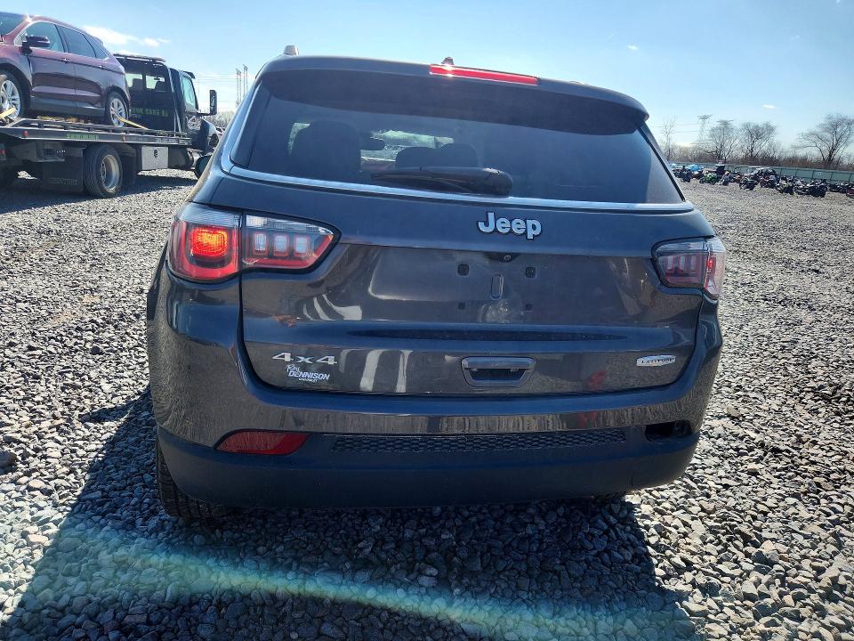 45622296 :رقم المزاد ، 3C4NJDBB6JT139093 vin ، 2018 Jeep Compass مزاد بيع