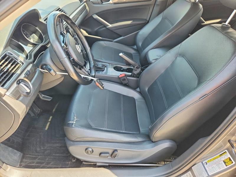46900136 :رقم المزاد ، 1VWBT7A39HC003326 vin ، 2017 Volkswagen Passat مزاد بيع