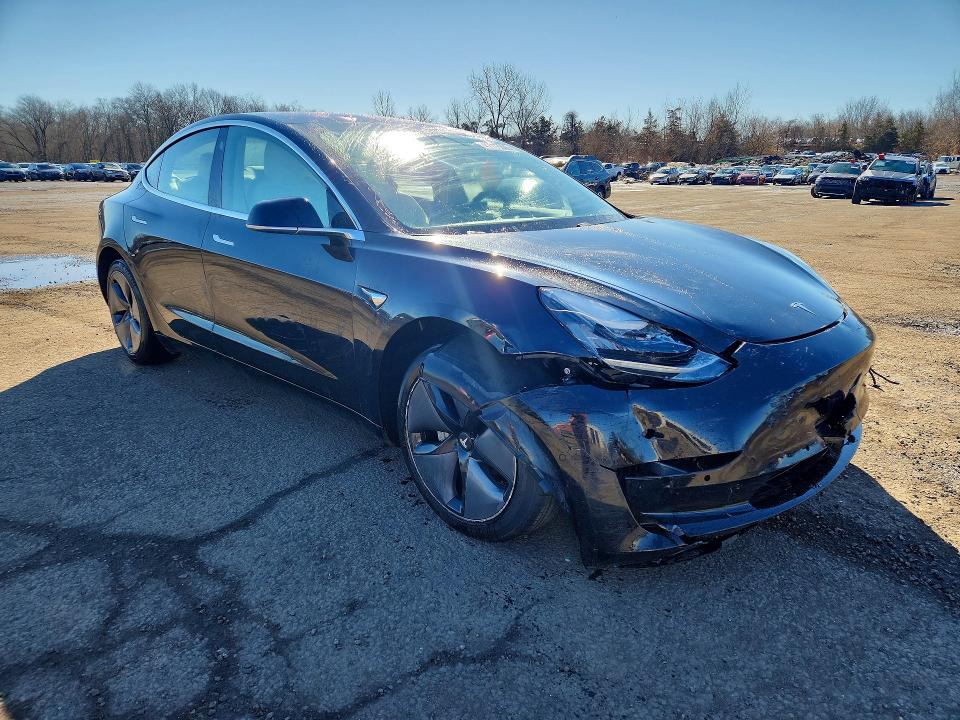 41730086 :رقم المزاد ، 5YJ3E1EB3JF099155 vin ، 2018 Tesla Model 3 مزاد بيع