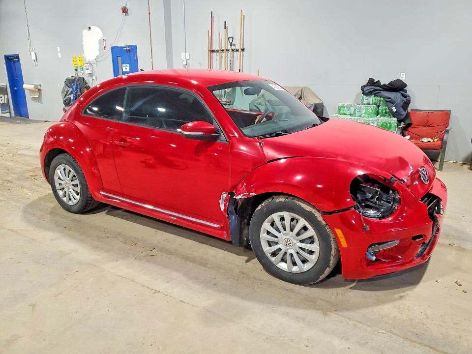 47238926 :رقم المزاد ، 3VWJ17AT2HM620471 vin ، 2017 Volkswagen Beetle مزاد بيع