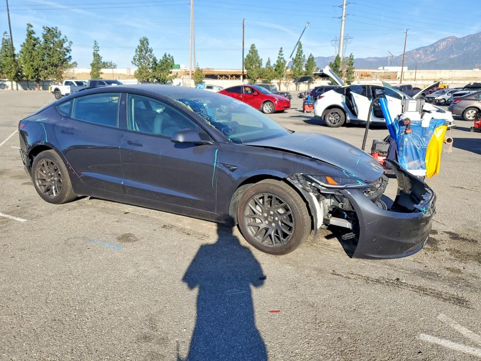 45982916 :رقم المزاد ، 5YJ3E1EB3SF985901 vin ، 2025 Tesla Model 3 مزاد بيع