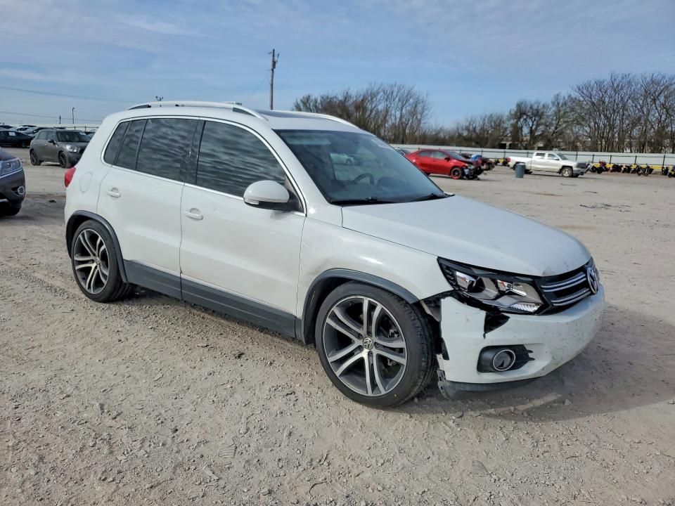46488976 :رقم المزاد ، WVGVV7AX5HK019991 vin ، 2017 Volkswagen Tiguan مزاد بيع