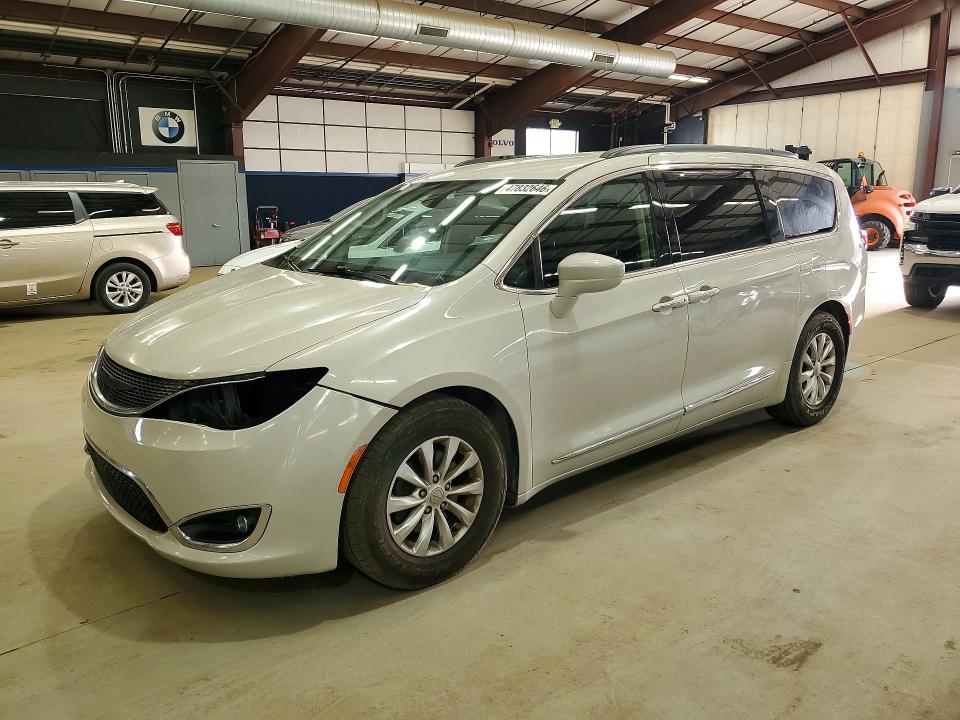 47832646 :رقم المزاد ، 2C4RC1BG4HR670635 vin ، 2017 Chrysler Pacifica مزاد بيع