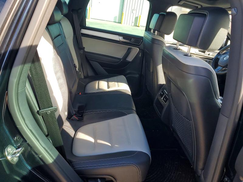 Продажа на аукционе авто 2017 Volkswagen Touareg, vin: WVGRF7BP9HD003651, номер лота: 46289906