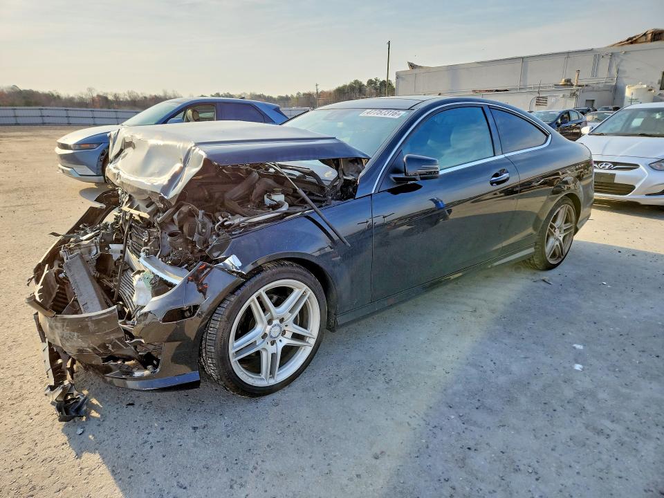 47757316 :رقم المزاد ، WDDGJ4HB2FG361261 vin ، 2015 Mercedes-benz C مزاد بيع