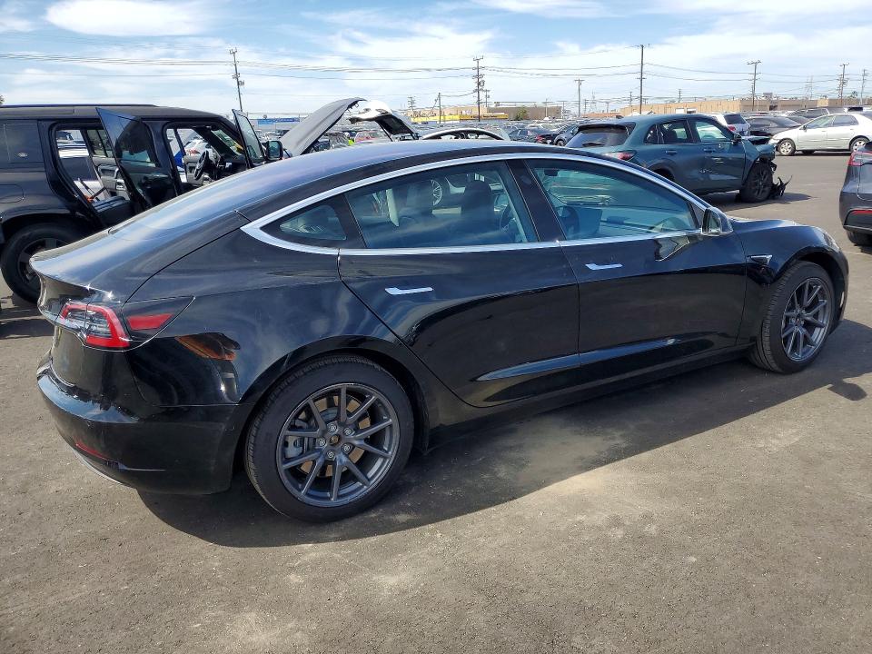 79627015 :رقم المزاد ، 5YJ3E1EA9JF012477 vin ، 2018 Tesla Model 3 مزاد بيع