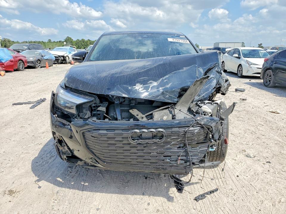 47027466 :رقم المزاد ، WA132BFZ3NP015495 vin ، 2022 Audi Q4 E-tron مزاد بيع
