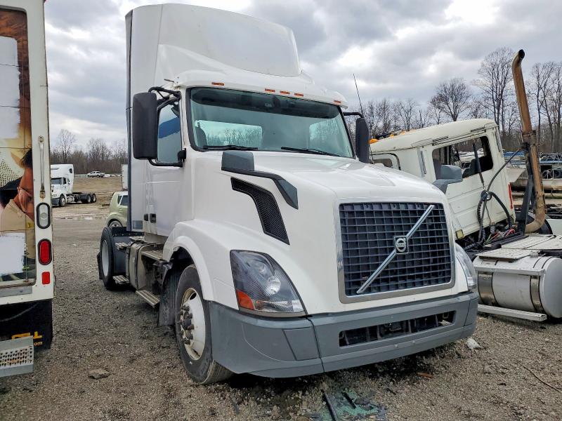 46207476 :رقم المزاد ، 4V4N39TG0JN892592 vin ، 2018 Volvo Vn مزاد بيع