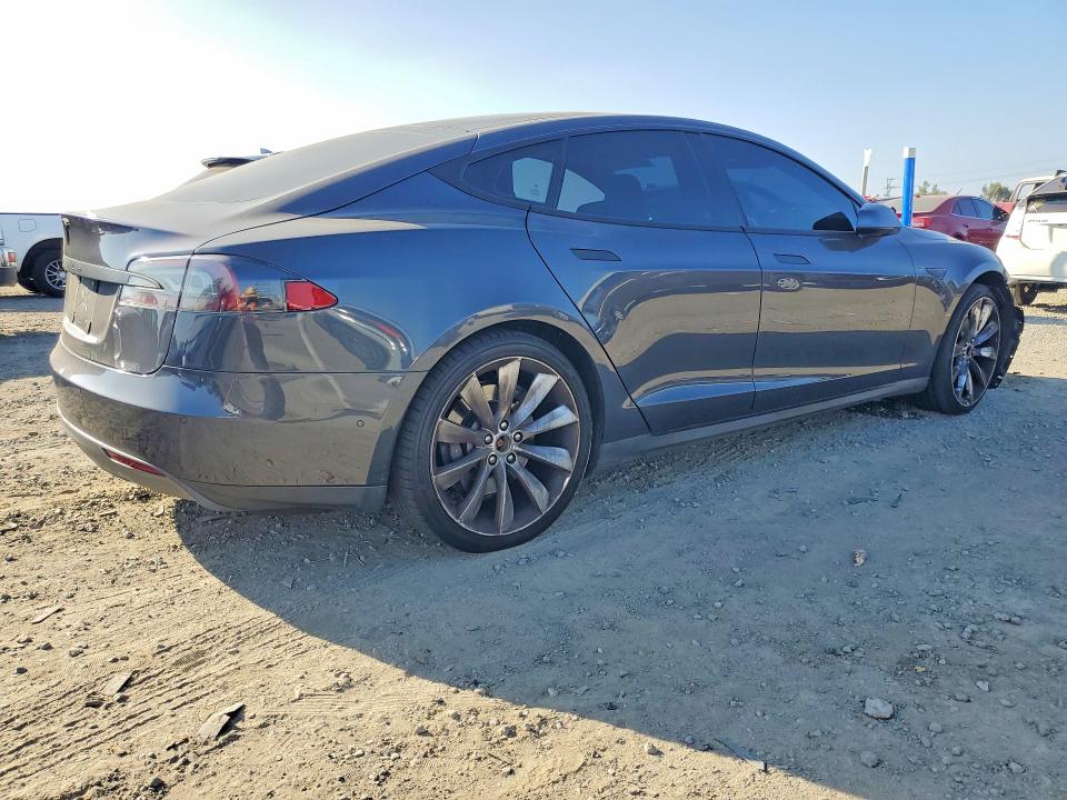 47201236 :رقم المزاد ، 5YJSA1H12FF083546 vin ، 2015 Tesla Model S مزاد بيع