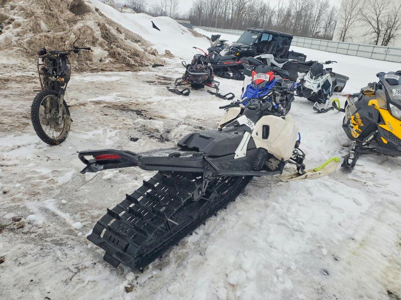 79561595 :رقم المزاد ، 2BPSVHJF8JV000015 vin ، 2018 Ski Doo Freeride 154 S-38 85 مزاد بيع