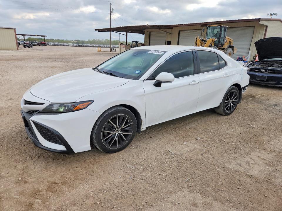 47919096 :رقم المزاد ، 4T1T11AK4MU526223 vin ، 2021 Toyota Camry مزاد بيع