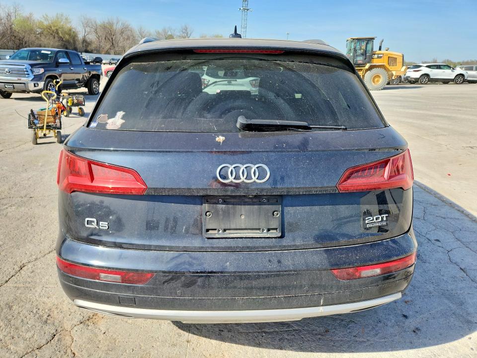 47280036 :رقم المزاد ، WA1CNBFY6J2127083 vin ، 2018 Audi Q5 مزاد بيع
