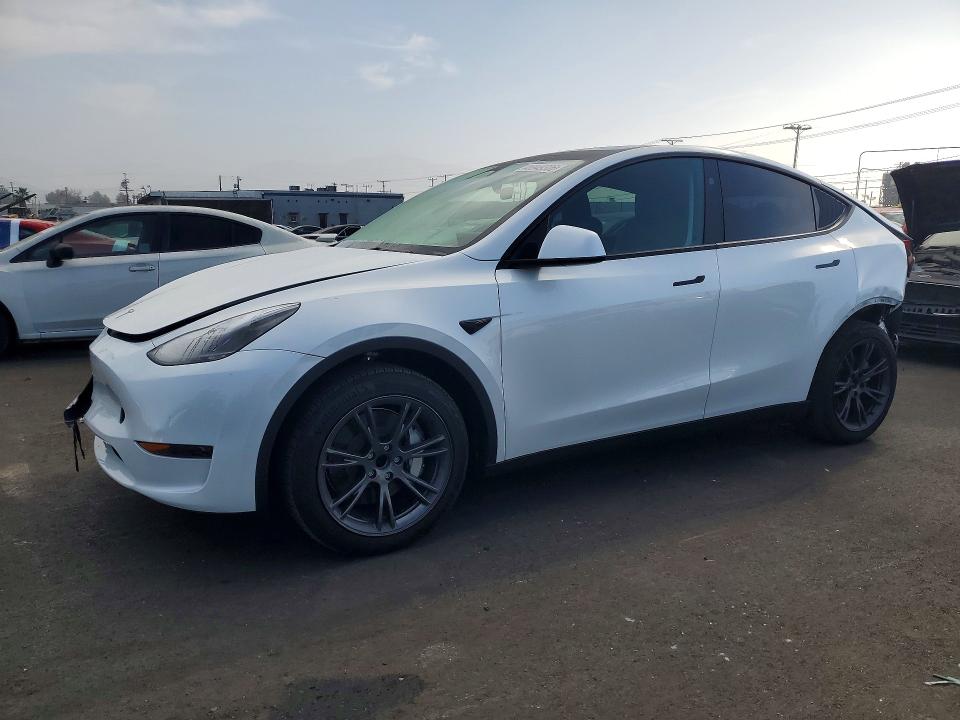 Auction sale of the 2025 Tesla Model Y, vin: 7SAYGDED8SF270764, lot number: 46949306