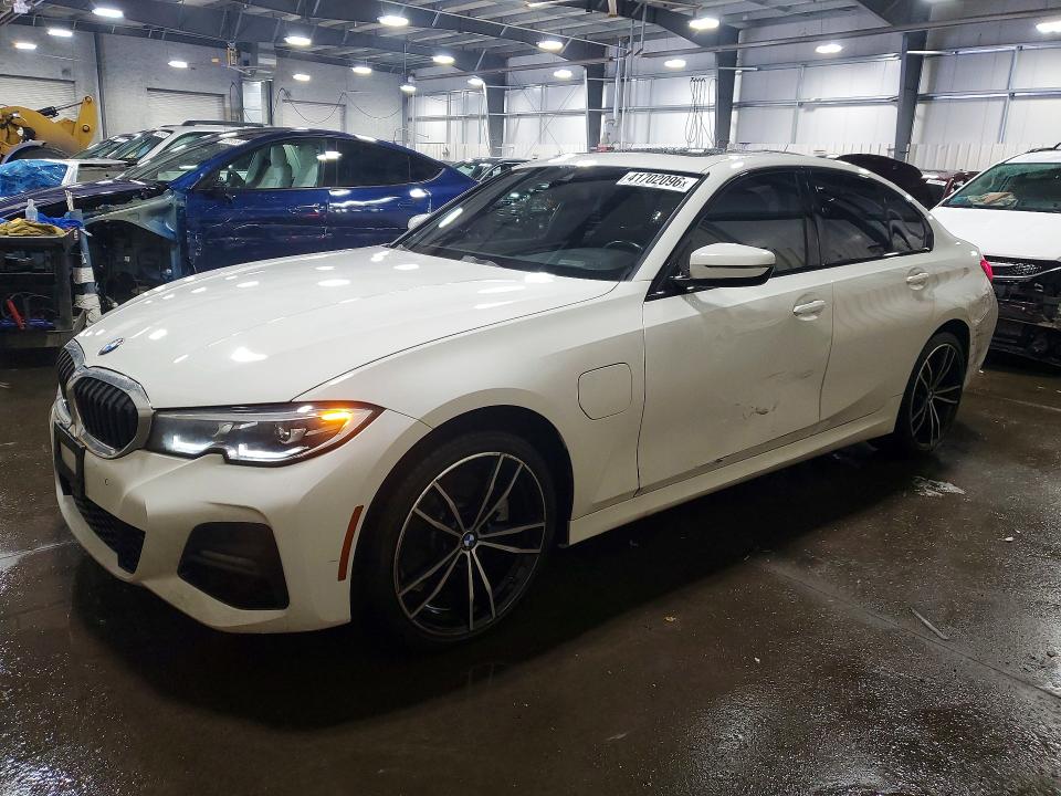 41702096 :رقم المزاد ، 3MW5P7J00M8B60963 vin ، 2021 Bmw 330e مزاد بيع