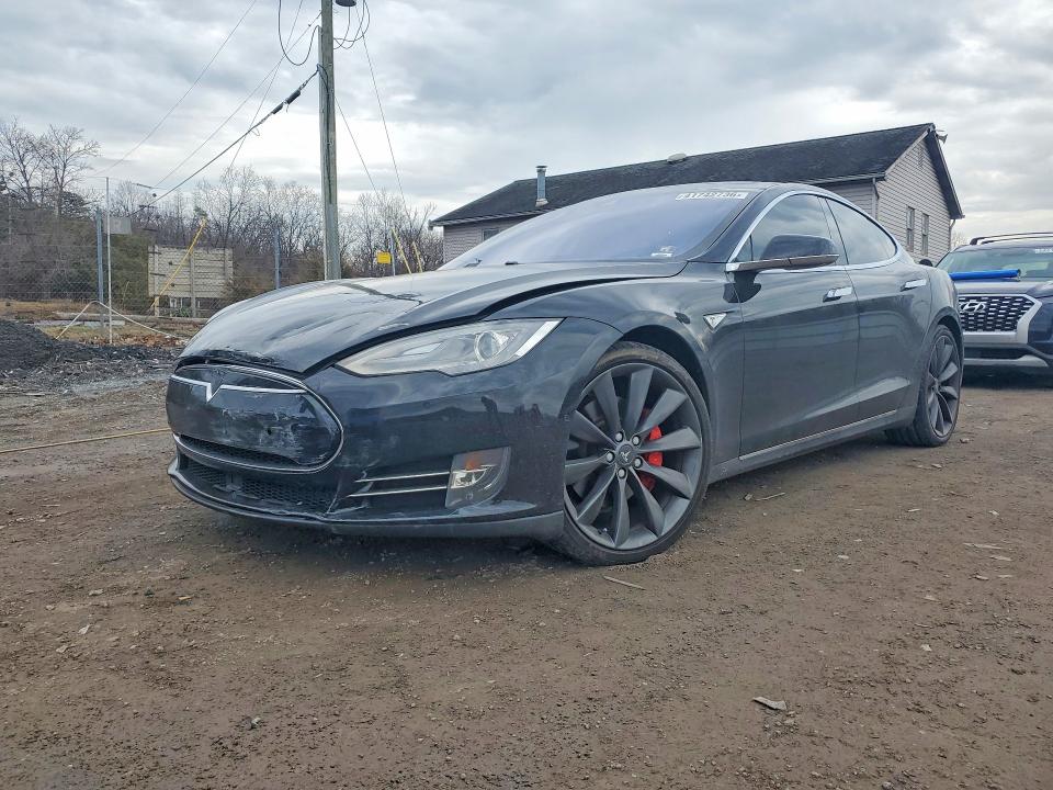 2015 Tesla Model S მანქანა იყიდება აუქციონზე, vin: 5YJSA1E43FF118352, აუქციონის ნომერი: 41742736