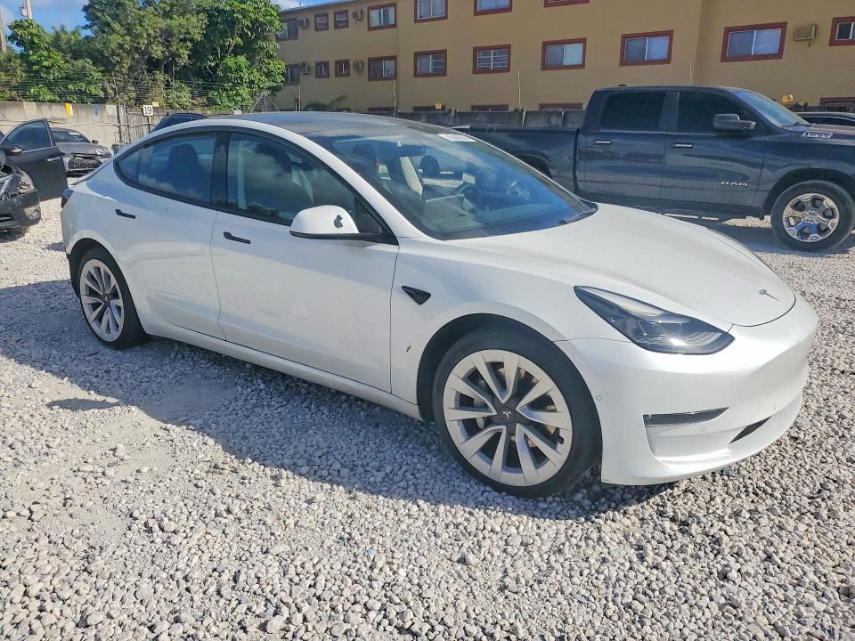45840656 :رقم المزاد ، 5YJ3E1EBXNF123411 vin ، 2022 Tesla Model 3 مزاد بيع