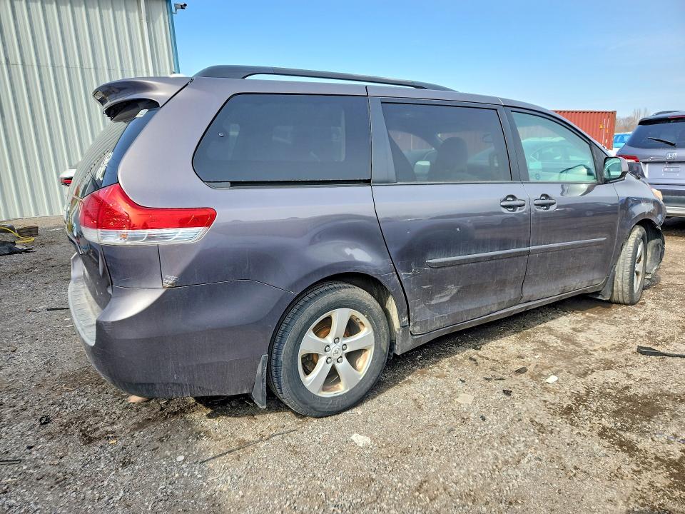 2013 Toyota Sienna მანქანა იყიდება აუქციონზე, vin: 5TDKK3DC6DS283628, აუქციონის ნომერი: 45661296