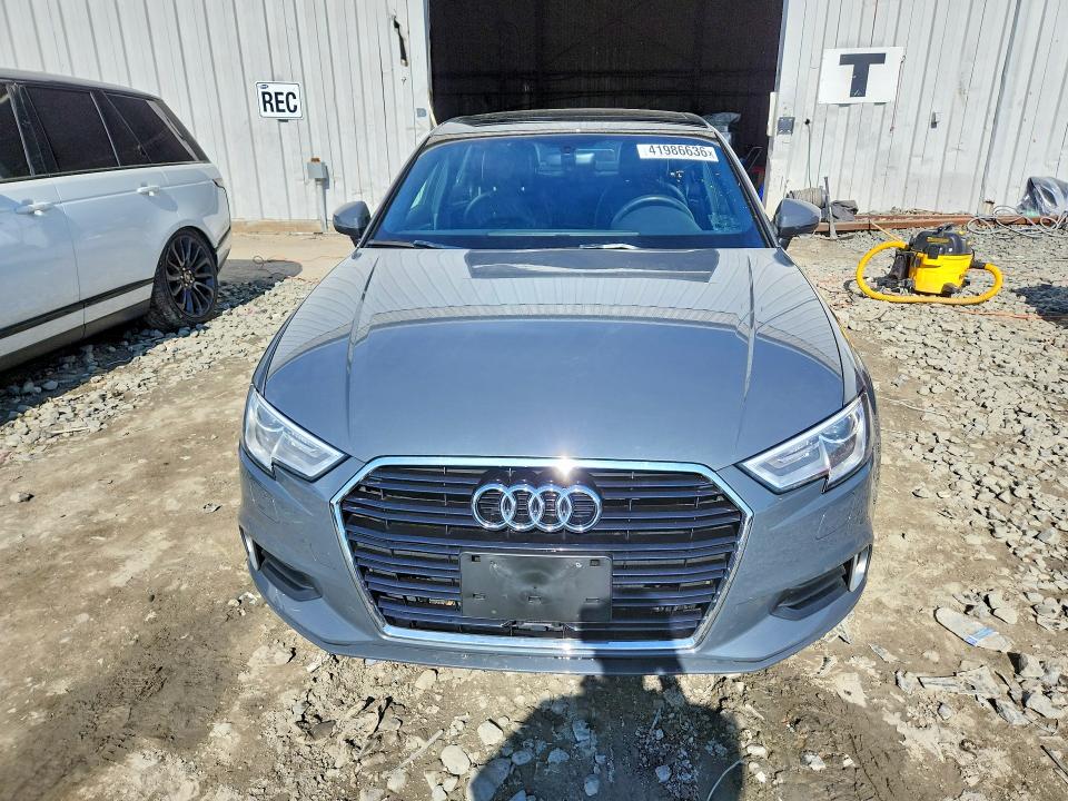 Продажа на аукционе авто 2019 Audi A3, vin: WAUAUGFF2K1009550, номер лота: 41986636