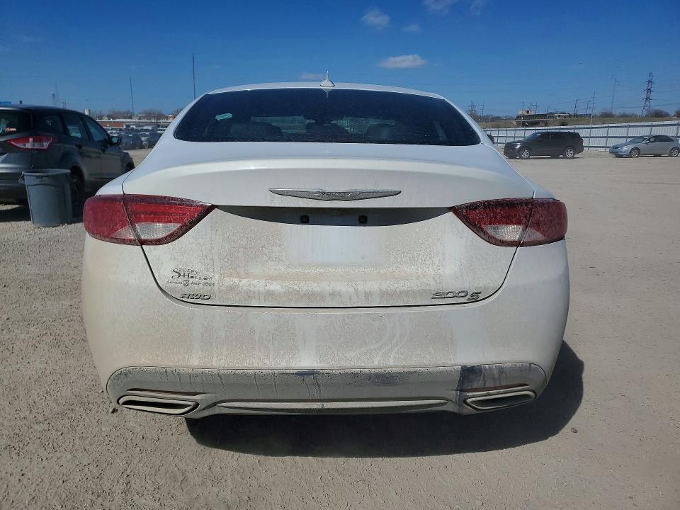 47330956 :رقم المزاد ، 1C3CCCDG4FN556924 vin ، 2015 Chrysler 200 مزاد بيع