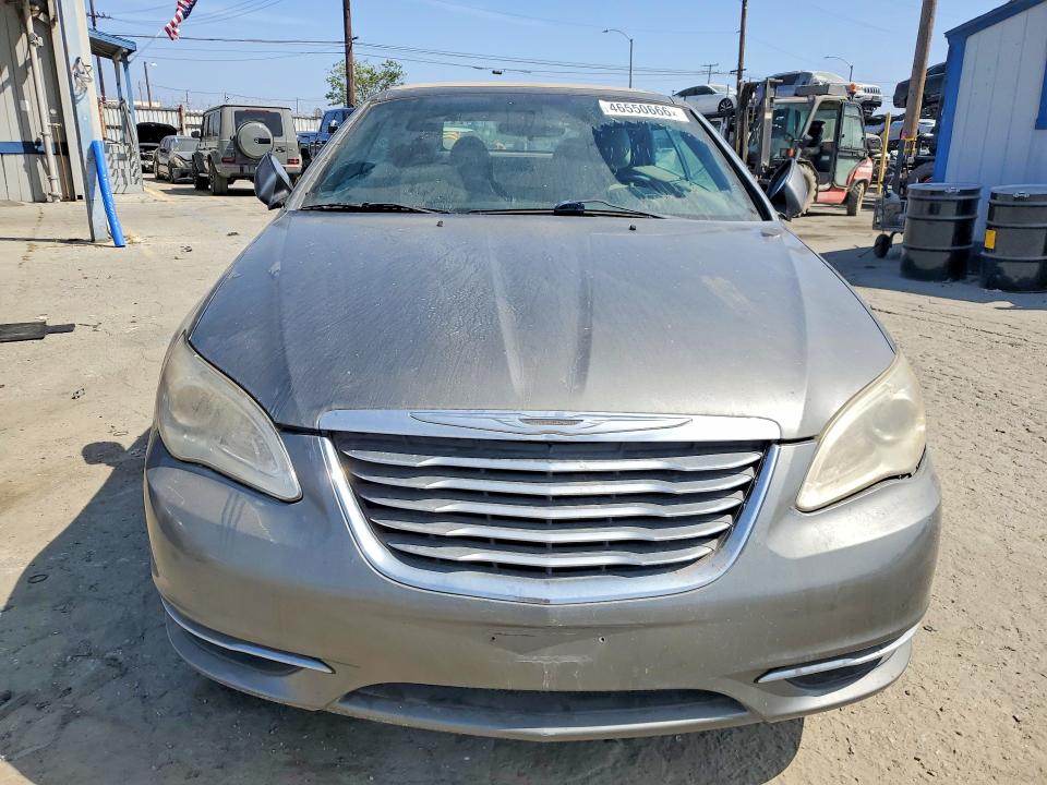46550666 :رقم المزاد ، 1C3BCBEB9DN511368 vin ، 2013 Chrysler 200 مزاد بيع