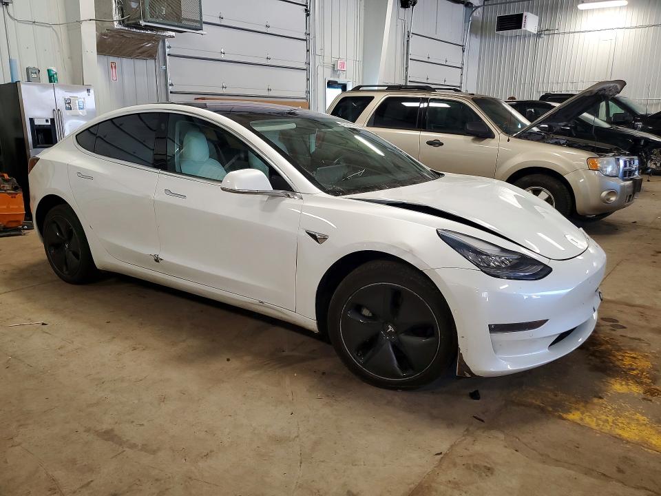 46840086 :رقم المزاد ، 5YJ3E1EB9JF122289 vin ، 2018 Tesla Model 3 مزاد بيع