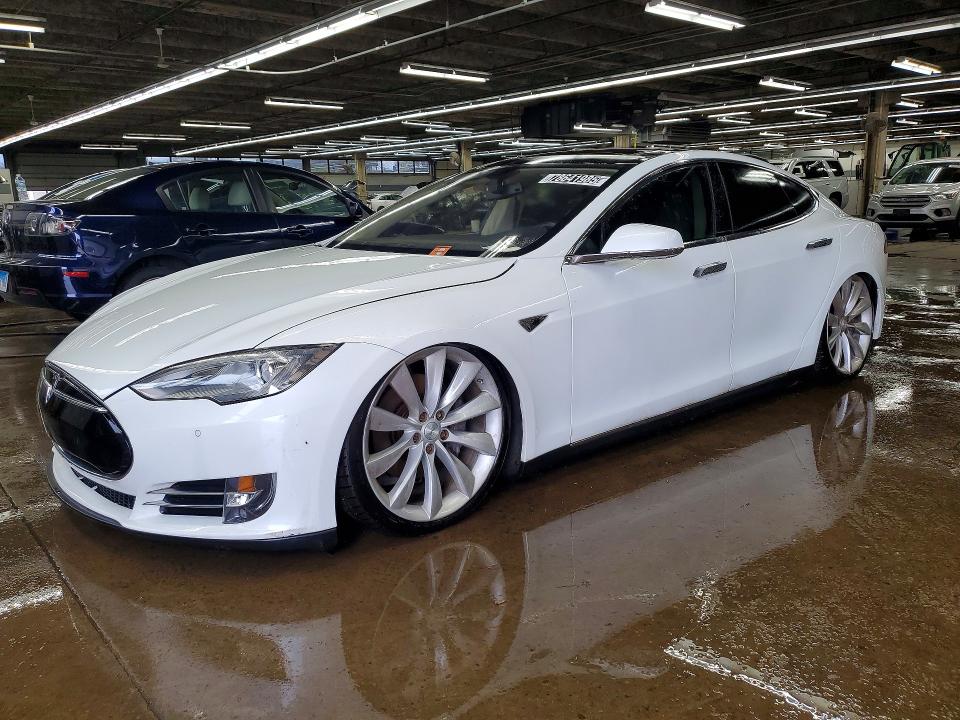 78641985 :رقم المزاد ، 5YJSA1CN7DFP25752 vin ، 2013 Tesla Model S مزاد بيع