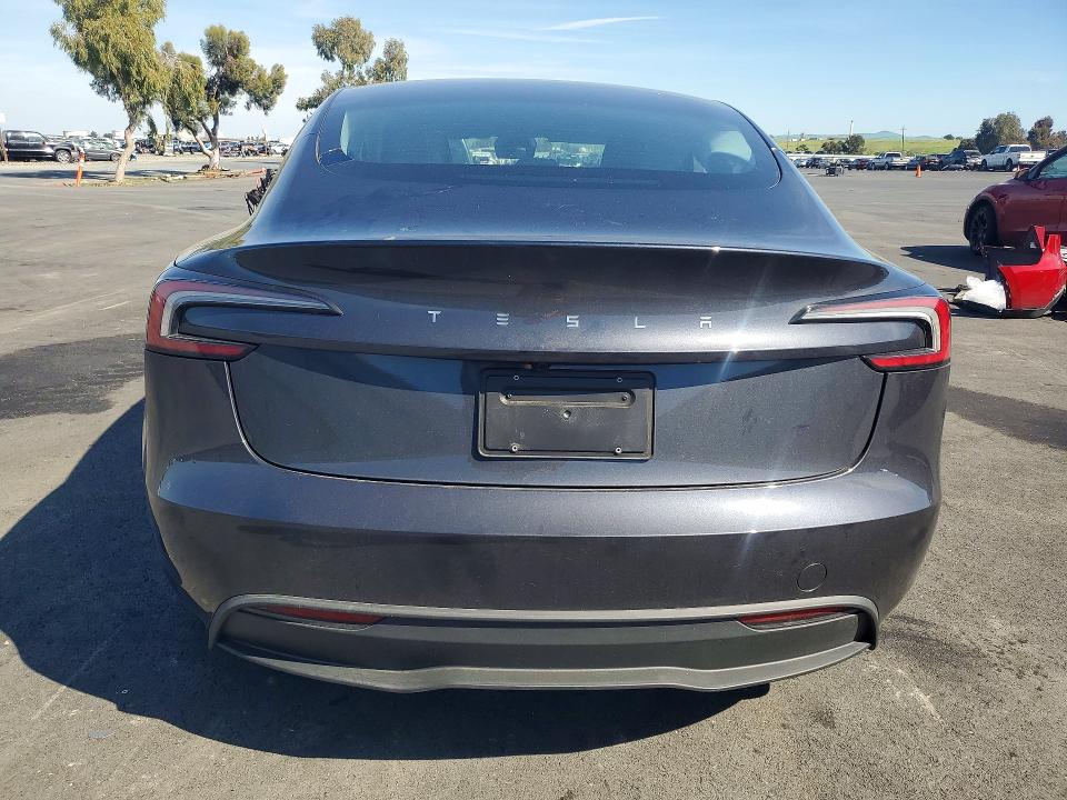 42074736 :رقم المزاد ، 5YJ3E1EAXSF970884 vin ، 2025 Tesla Model 3 مزاد بيع