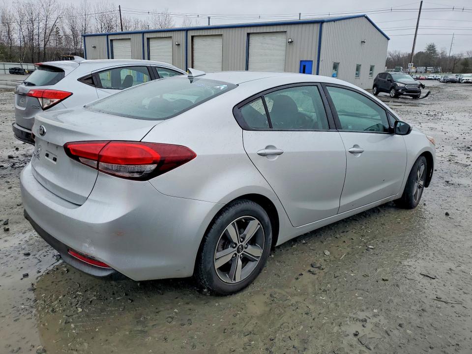 46592576 :رقم المزاد ، 3KPFL4A7XJE172212 vin ، 2018 Kia Forte مزاد بيع