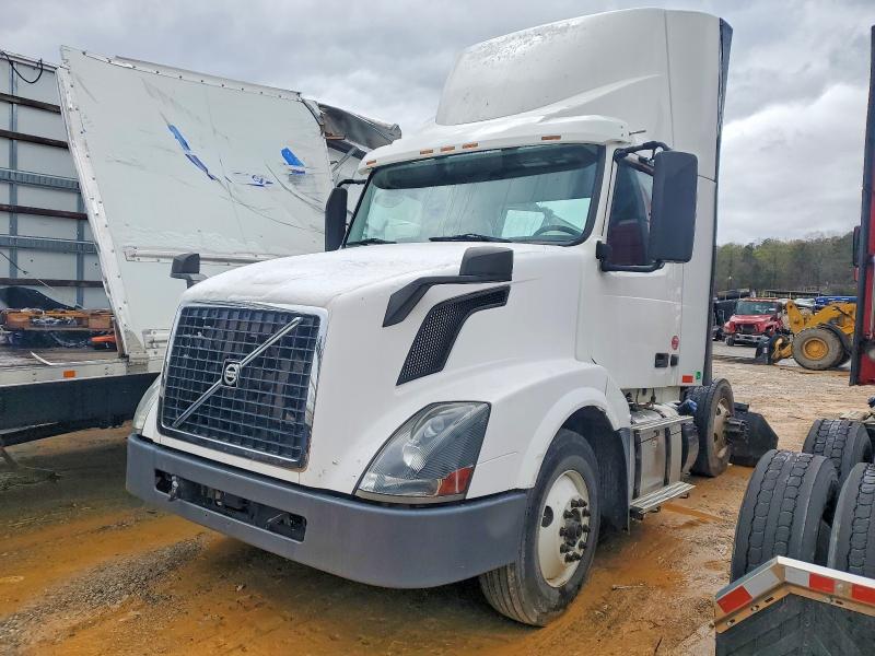 2017 Volvo Vnl მანქანა იყიდება აუქციონზე, vin: 4V4N39TGXHN988031, აუქციონის ნომერი: 77429885