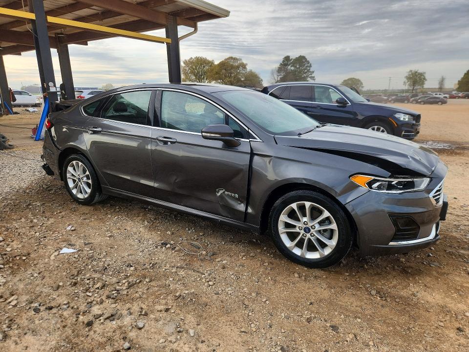 47239766 :رقم المزاد ، 3FA6P0MU1KR253971 vin ، 2019 Ford Fusion مزاد بيع
