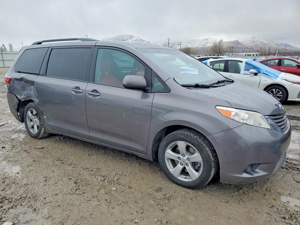 Продаж на аукціоні авто 2017 Toyota Sienna, vin: 5TDKZ3DC2HS899215, номер лоту: 79954155