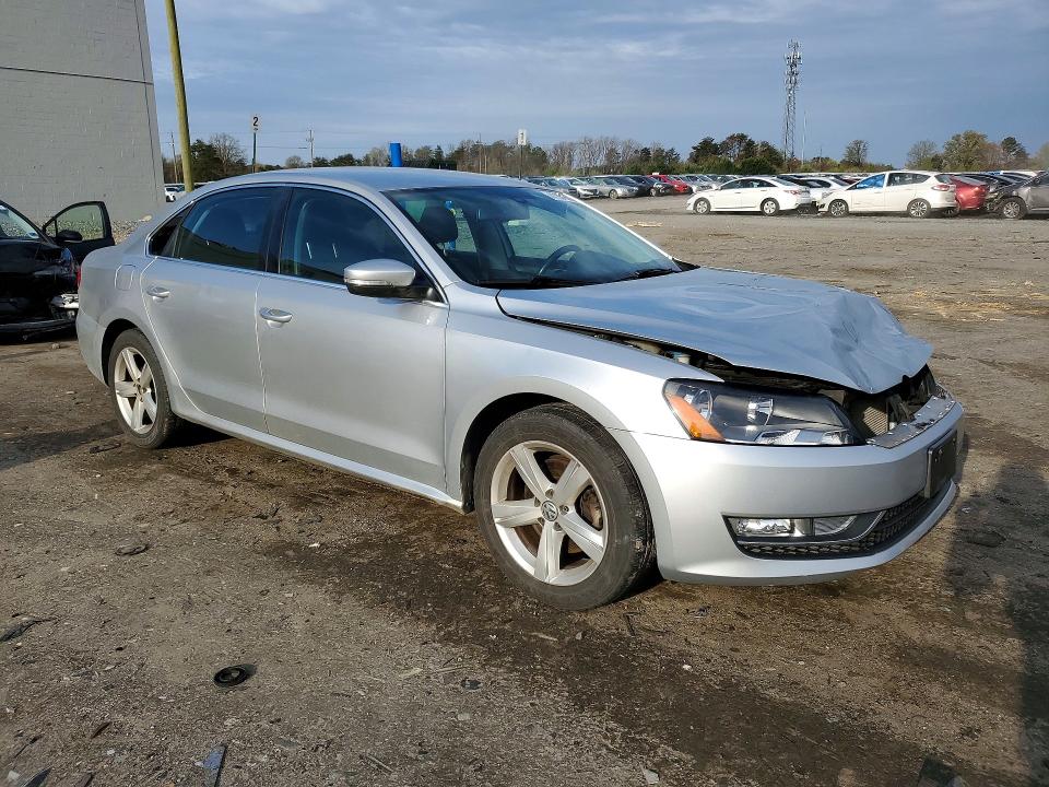 47932956 :رقم المزاد ، 1VWAT7A38FC104608 vin ، 2015 Volkswagen Passat مزاد بيع