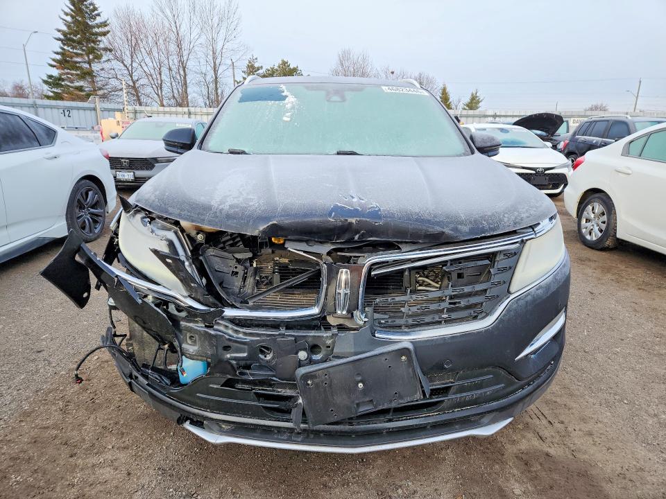 46823446 :رقم المزاد ، 5LMTJ2AH7FUJ02013 vin ، 2015 Lincoln Townhouse Mkc مزاد بيع