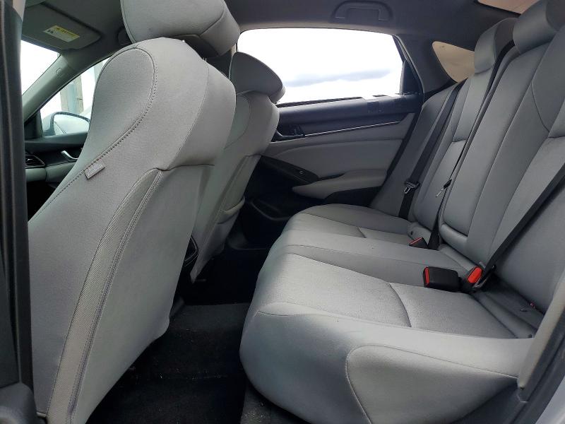 41989846 :رقم المزاد ، 1HGCV1F13JA072733 vin ، 2018 Honda Accord مزاد بيع