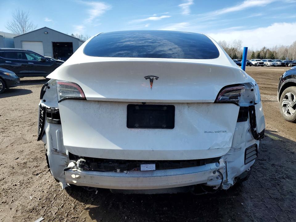41877826 :رقم المزاد ، 7SAYGDEE9NF425531 vin ، 2022 Tesla Model Y مزاد بيع