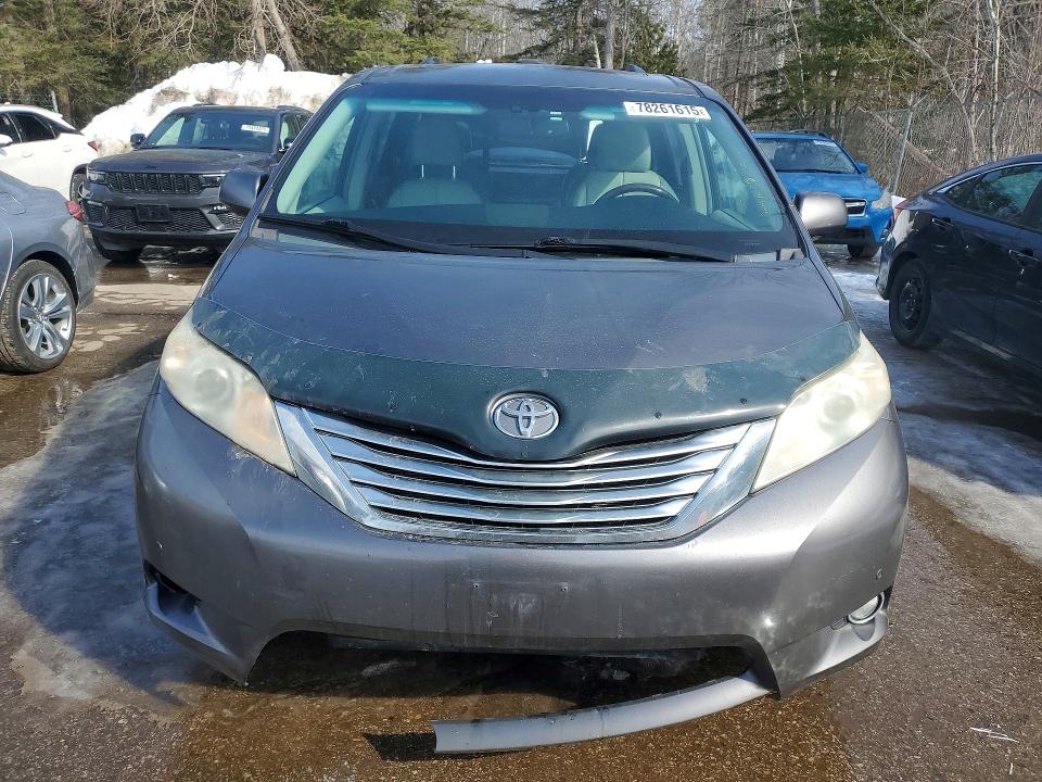 78261615 :رقم المزاد ، 5TDDK3DC6BS023610 vin ، 2011 Toyota Sienna مزاد بيع