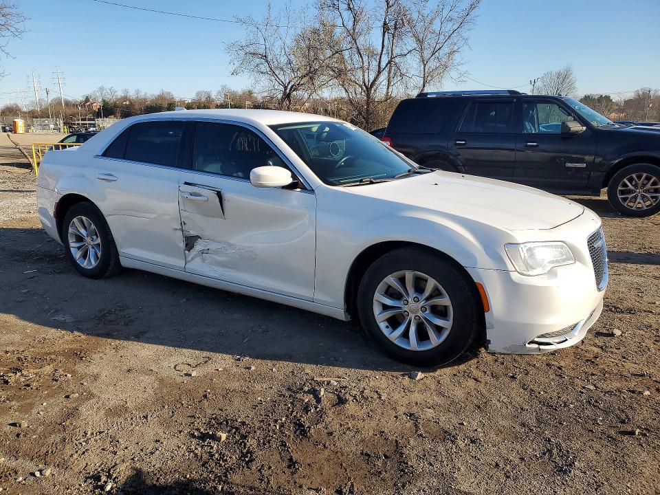 46731096 :رقم المزاد ، 2C3CCAAG9FH815554 vin ، 2015 Chrysler 300 مزاد بيع