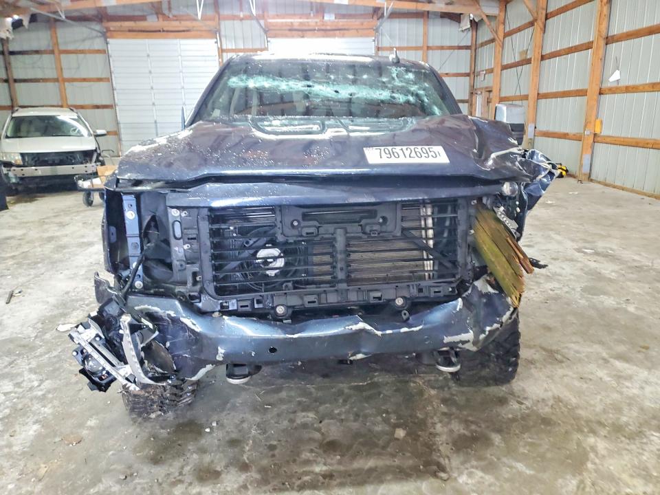 79612695 :رقم المزاد ، 3GCUKSEJ5JG237413 vin ، 2018 Chevrolet Silverado مزاد بيع