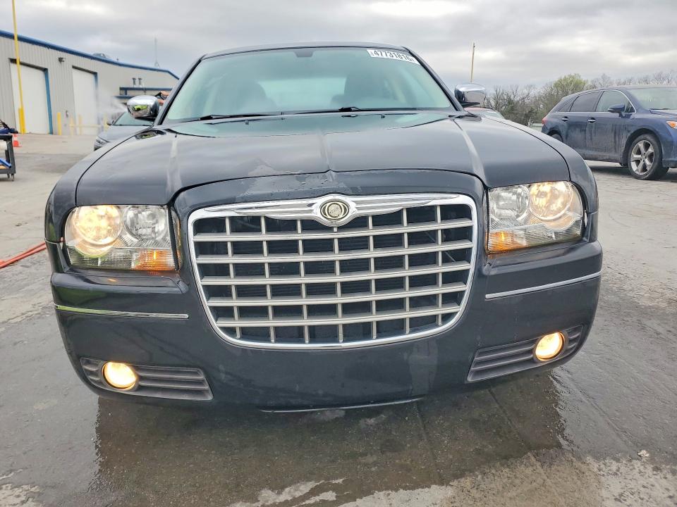 47731816 :رقم المزاد ، 2C3CA1CV0AH255823 vin ، 2010 Chrysler 300 مزاد بيع