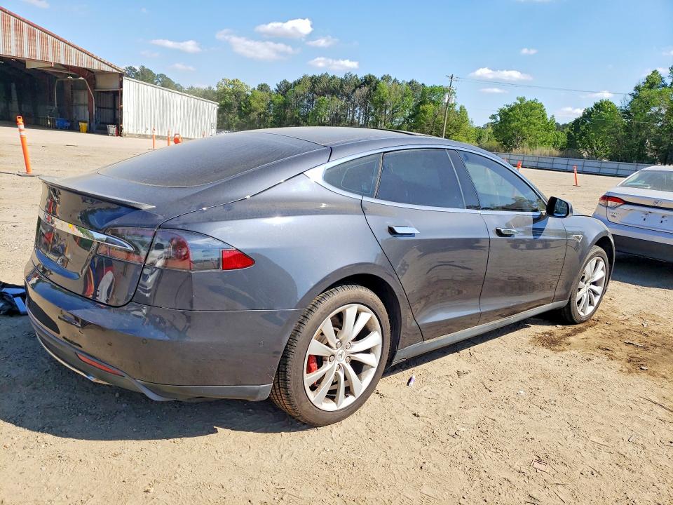 47946436 :رقم المزاد ، 5YJSA1H46FF082264 vin ، 2015 Tesla Model S مزاد بيع